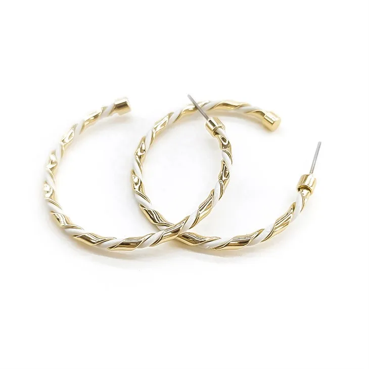 Kub Texture Charm Earring